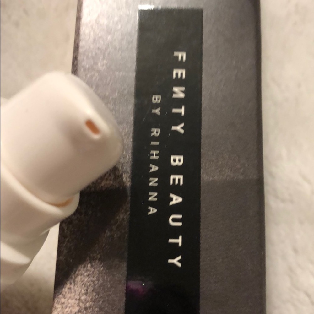 Fenty 470 Pro Filt’r Soft Matte Foundation - Picture 5 of 7